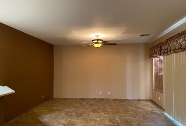Building Photo - 3 Bedroom, 2 Bath, SECTION 8 ACCEPTED!