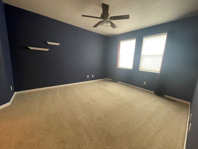Building Photo - Spacious 3 Bed, 2.5 Bath Townhome in Rigden Farm! Unit E!