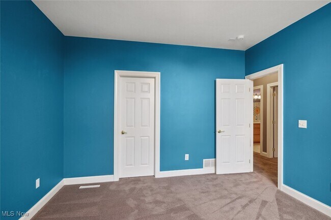 Building Photo - 6470 Aberdeen Ln