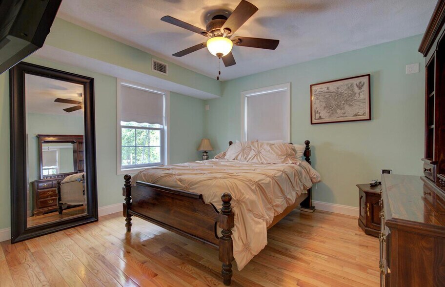 Master bedroom - 18 Lake Shore Dr