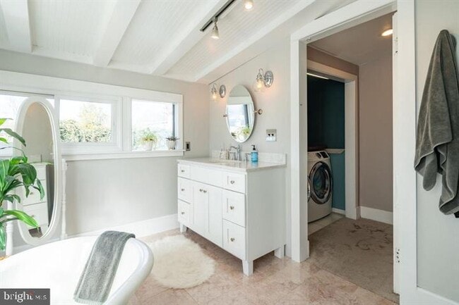 Building Photo - 229 Benezet St