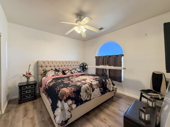 Building Photo - Beautiful Yucca Mesa Home