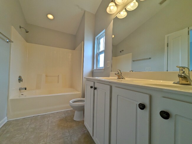 Building Photo - 153 Braeside Ct
