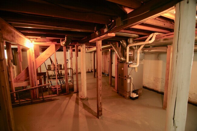 Building Photo - 7099 Lakeshore Rd