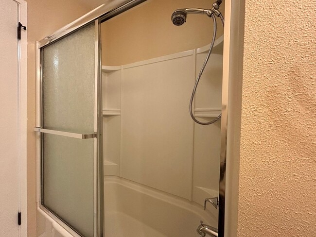 Building Photo - Serene 2 Bed, 2 Bath Updated Hidden Gem!