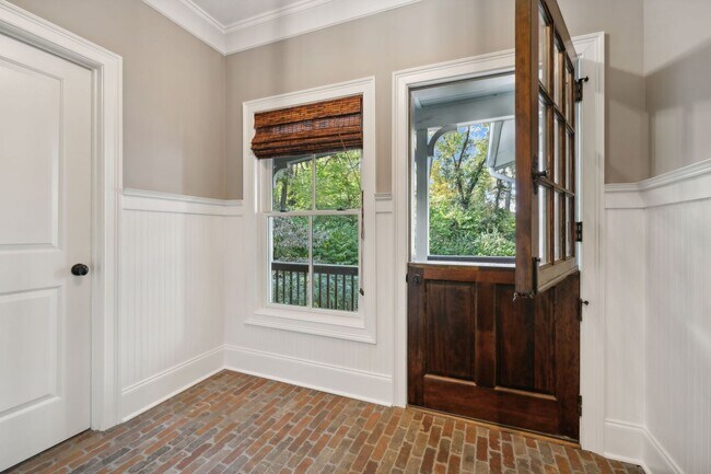 Building Photo - FULLY FURNISHED ISLAND HOME ON OLD HICKORY...
