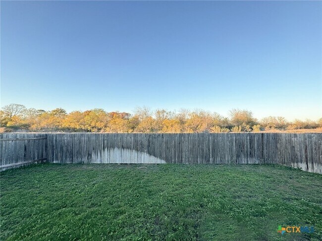 Building Photo - 366 Silver Springs Bend