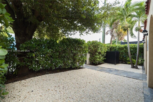 Building Photo - 5416 NE 1st Ct