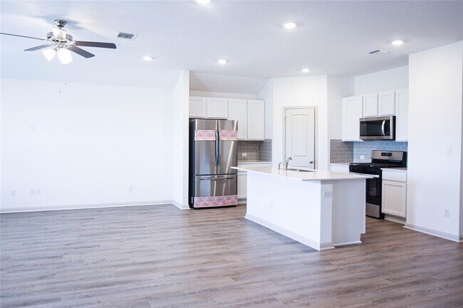 Building Photo - 231 Sweetwater Crk Ln