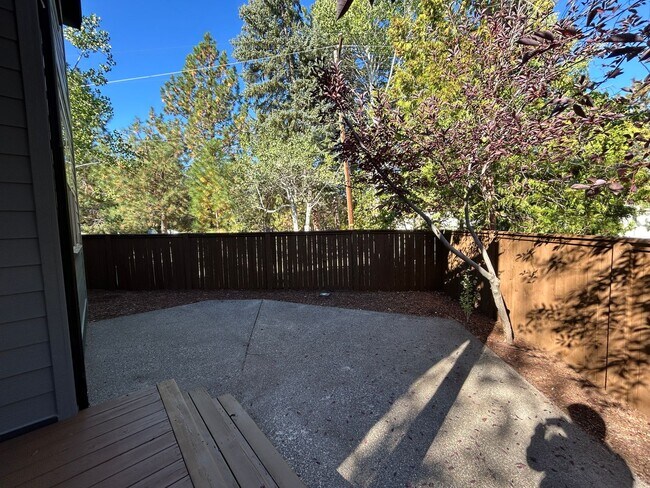 Building Photo - MOVE IN SPECIAL!   4 Bedroom / 2.5 Bathroo...