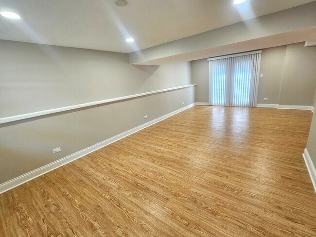 Building Photo - 1038 Cambridge Dr
