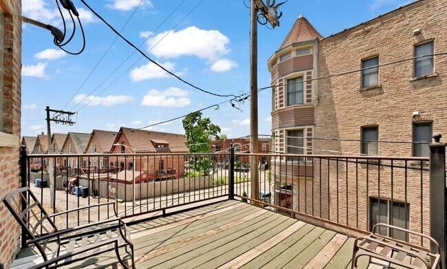 Building Photo - 4106 S Lake Park Ave