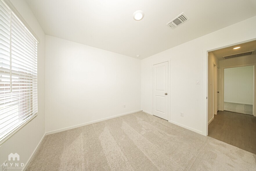 Building Photo - 9733 NW 124th St