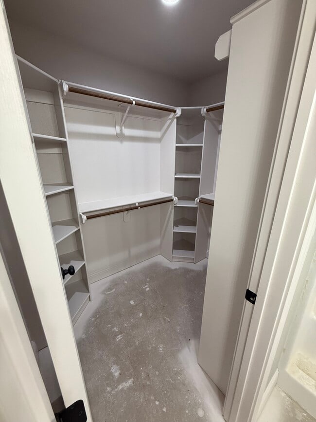 Building Photo - 317 Woodstock Ln