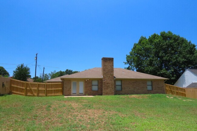 Building Photo - Updated in 2024! Gorgeous 3 Bedroom, 2 Bat...