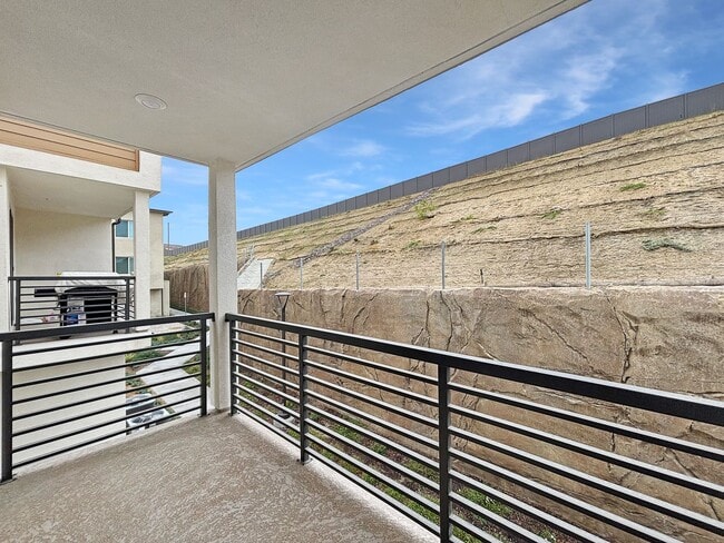 Building Photo - Spacious 3-Bedroom, 3-Bathroom Townhome in...