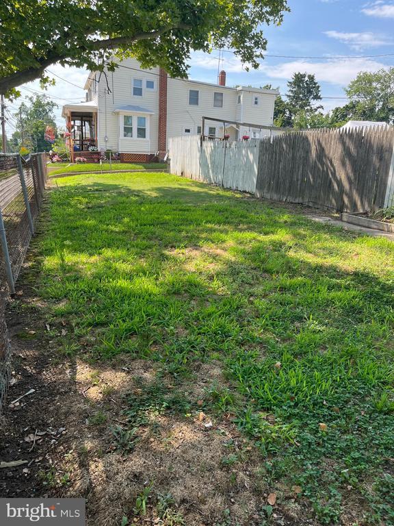 Building Photo - 170 S Giles St