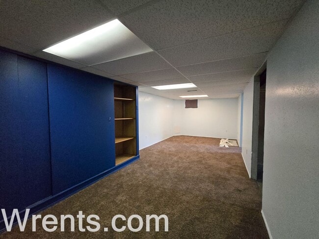 Building Photo - charming 2-bedroom, 1-bathroom ranch-style...