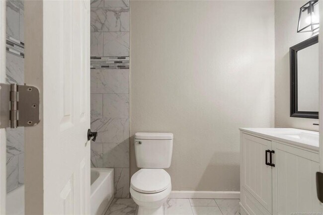 Building Photo - 417 W Birmingham St