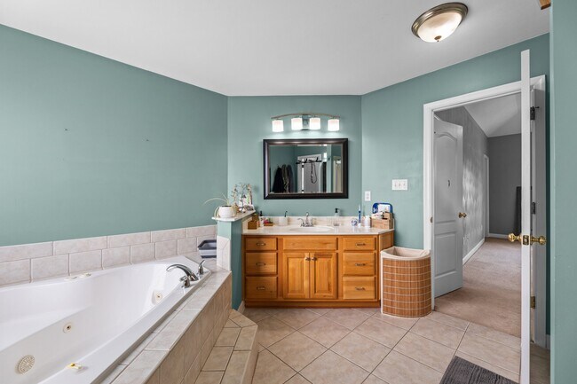 Building Photo - 1625 Lockridge Ct
