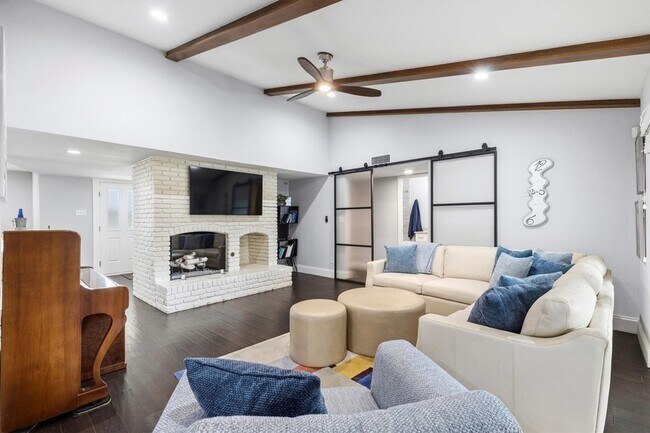 Building Photo - 7830 La Sobrina Dr