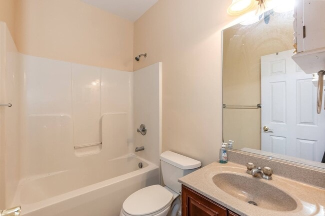 Building Photo - Four Bedroom Home!