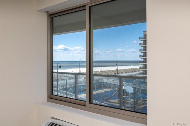 Building Photo - 170 W Broadway