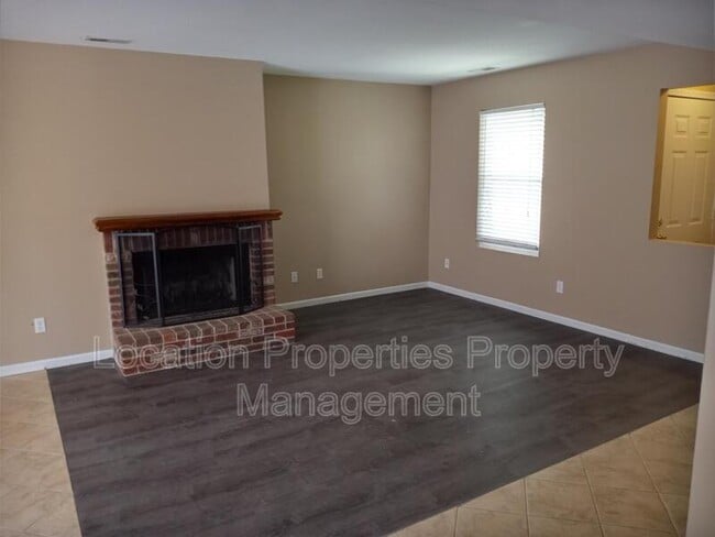 Building Photo - 906 Christie Ct