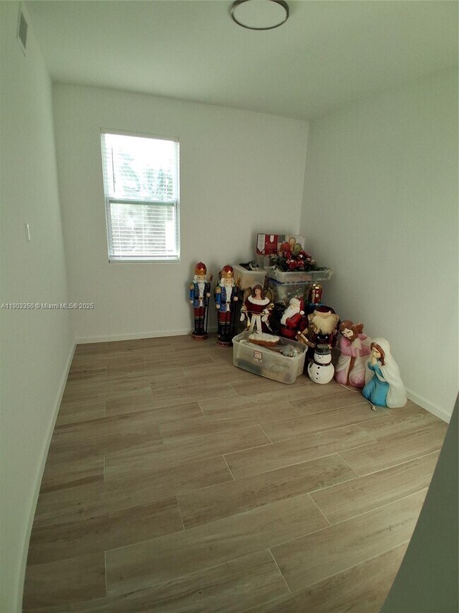 Building Photo - 4921 SW 164th Terrace