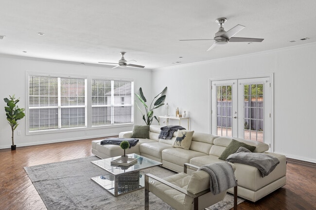 Building Photo - 810 Turner Ave