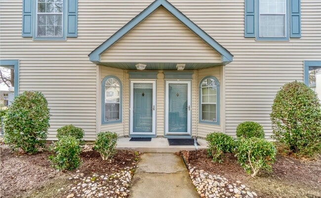 Building Photo - End Unit Condo Close to Chic's Beach & Little Creek Naval Base