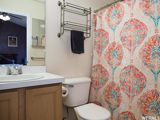 Building Photo - Spacious Rambler w attached 2 car garage!