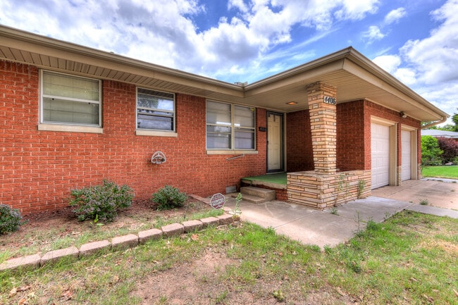 Building Photo - Spacious 3-Bedroom Home with a Fenced Yard and Easy Access to Everything!
