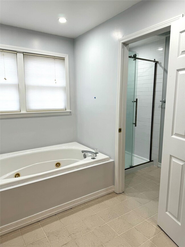 Building Photo - 26 Sallys Ln