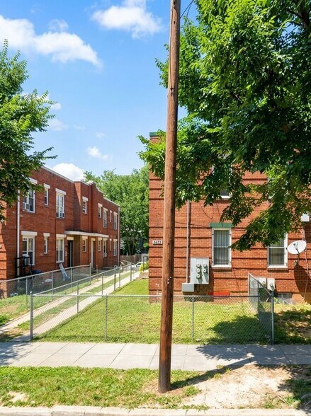 Building Photo - 4642 Hillside Rd SE