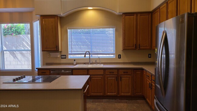 Building Photo - 14206 S 12th Pl