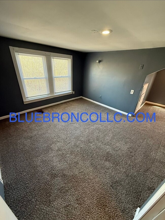 Building Photo - NEWLY REMODELED, great LOCATION, ROOMY layout