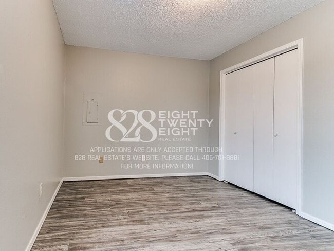 Building Photo - Now Touring & Available for Move in! 3 Bed/1.5 Bath Duplex in West Norman!