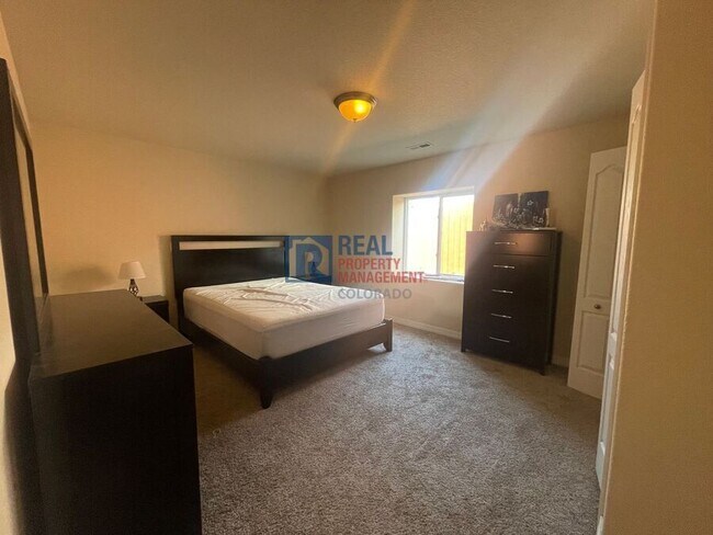 Building Photo - 10470 Mount Emerald Dr
