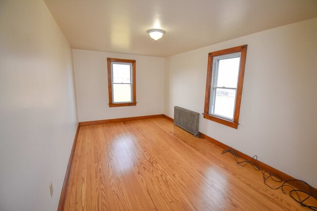 Building Photo - MT20