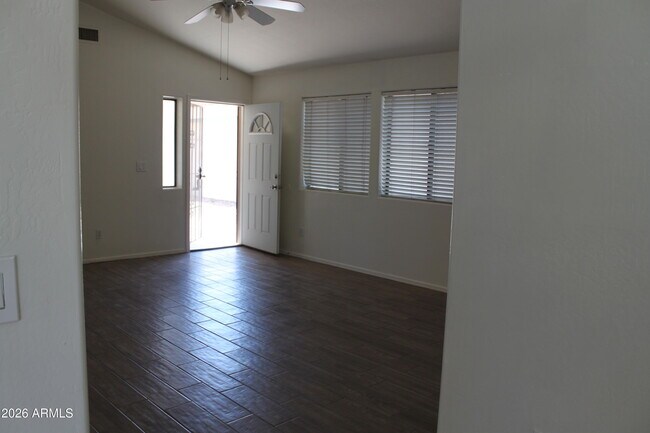 Building Photo - 921 S Val Vista Dr