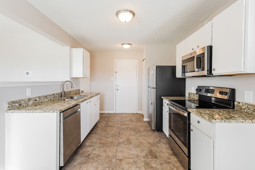 Building Photo - 8747 Hosta Way