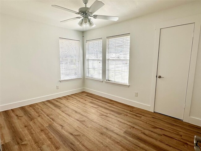 Building Photo - 5726 Shreveport Dr