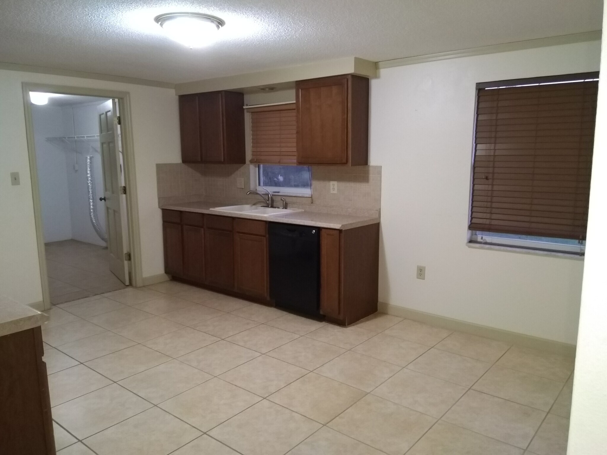 Building Photo - 5336 Pine St