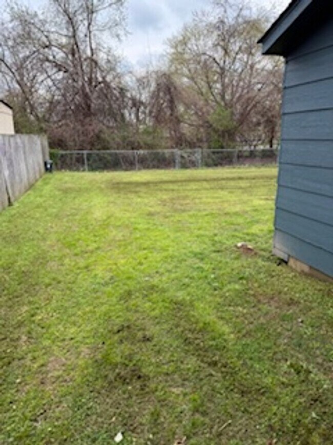 Building Photo - Newly updated with Fresh Paint/Flooring and Appliances