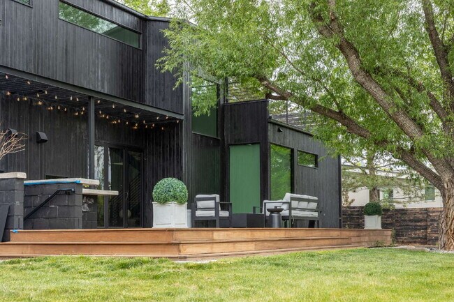 Building Photo - Modern Luxury Rental with Unobstructed Fla...