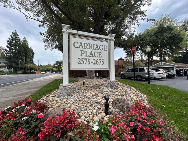 Building Photo - Sophisticated 2BR Walnut Creek Residence –...