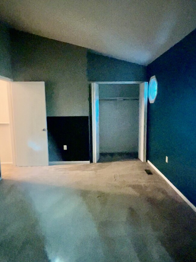 Building Photo - 4194 Bluebird Dr
