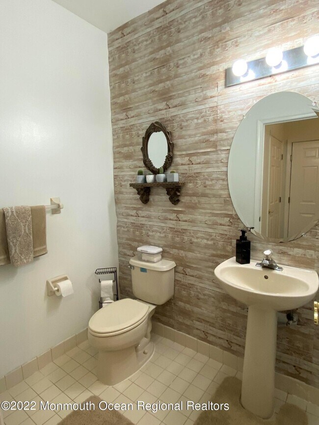 Building Photo - 17 Persimmon Ln