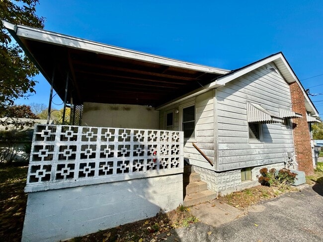 Building Photo - Beautiful Home in Castlewood!!